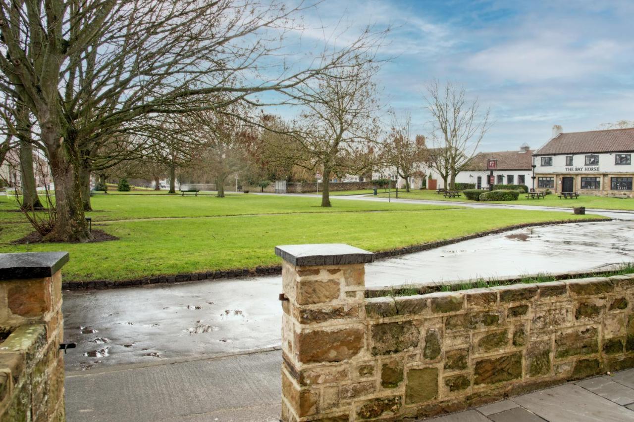 Work And Relax - Fast Wifi, Fireplace & Near Pub Newton Aycliffe Exterior foto