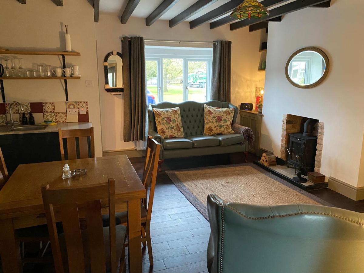 Work And Relax - Fast Wifi, Fireplace & Near Pub Newton Aycliffe Exterior foto